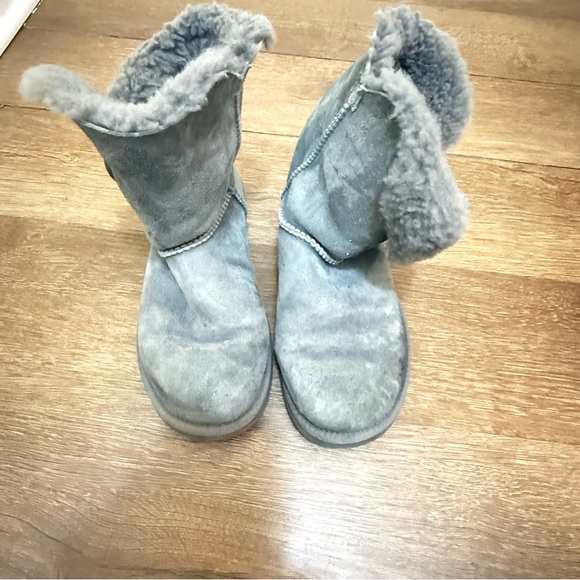 UGG Australia Womens Authentic Bailey Button 5803 Sheepskin Boot Grey Size 6 - Picture 1 of 9